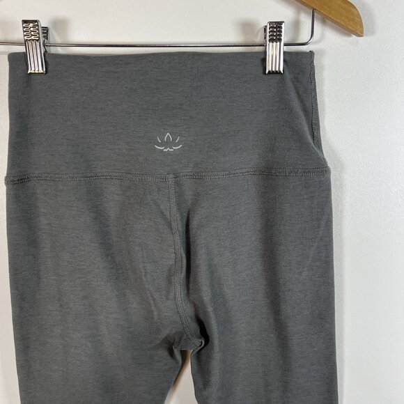 Beyond Yoga Buttery Soft Leggings Heathered Gray High Rise Cropped Sz Medium - Picture 5 of 8